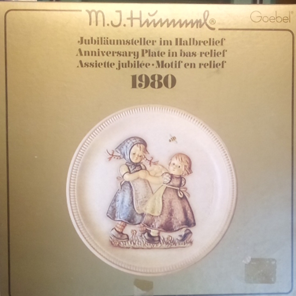 M.J. HUMMEL 1980 Anniversary Plate in bas-relief